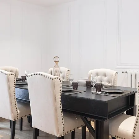 Appartement Gatsby Chic & Elegance & Billiards & Fitness & Luxury