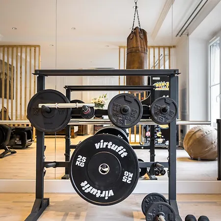 Gatsby Chic & Elegance & Billiards & Fitness & Luxury דירה *