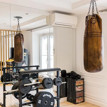 Gatsby Chic & Elegance & Billiards & Fitness & Luxury דירה *
