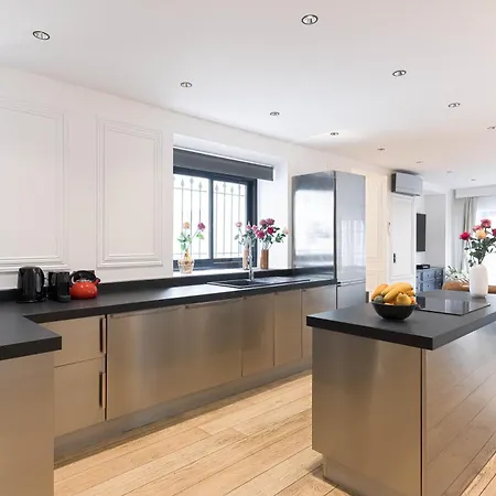 Gatsby Chic & Elegance & Billiards & Fitness & Luxury Apartment