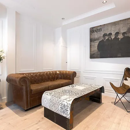 Gatsby Chic & Elegance & Billiards & Fitness & Luxury Apartment